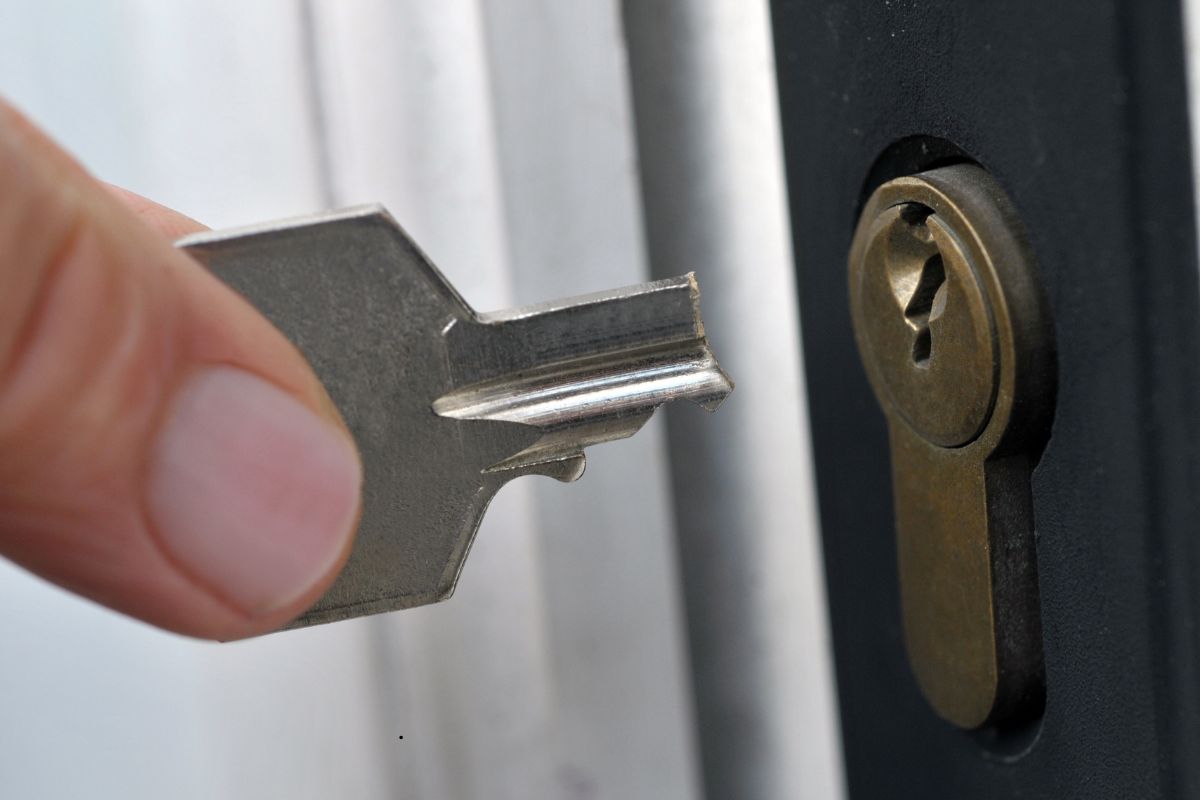 A mobile locksmith can create and replace keys