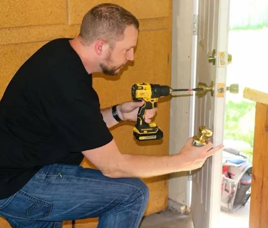 mobile locksmith owner