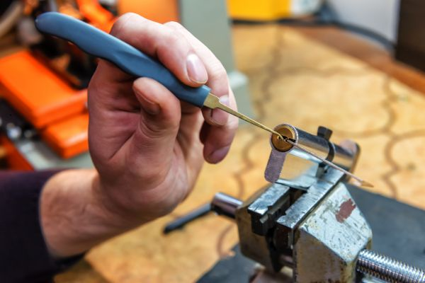 Locksmith duplicating key