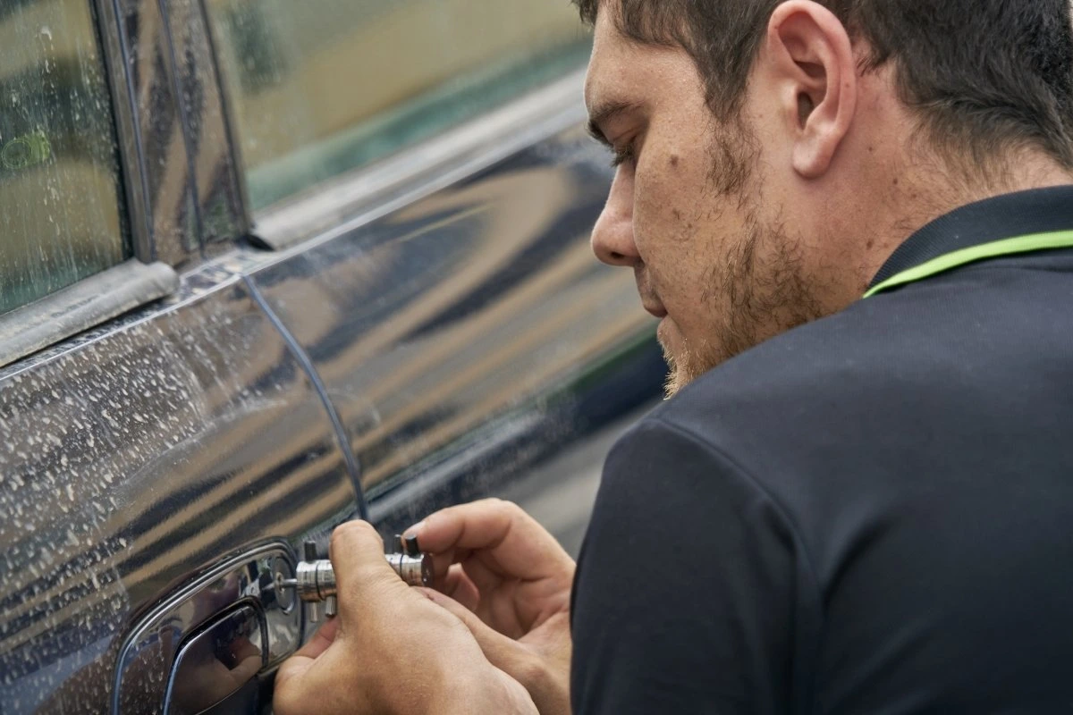 Auto locksmith opening a vehicle without damage 