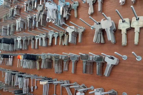 Set of keys hanging for replacement 